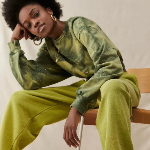 NWT UO 90s Bleach Lime/Olive Tie Dye iets frans Bubble Elastic Waist Sweatshirt - Picture 4 of 4